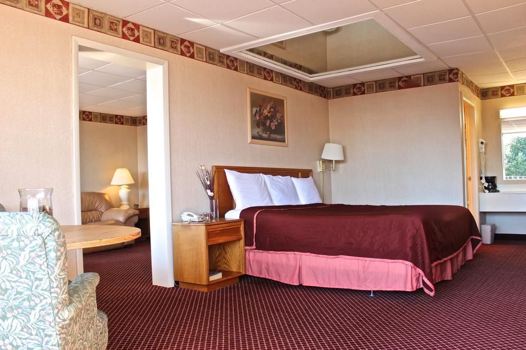 Regency Inn Richmond Dumbarton Номер фото