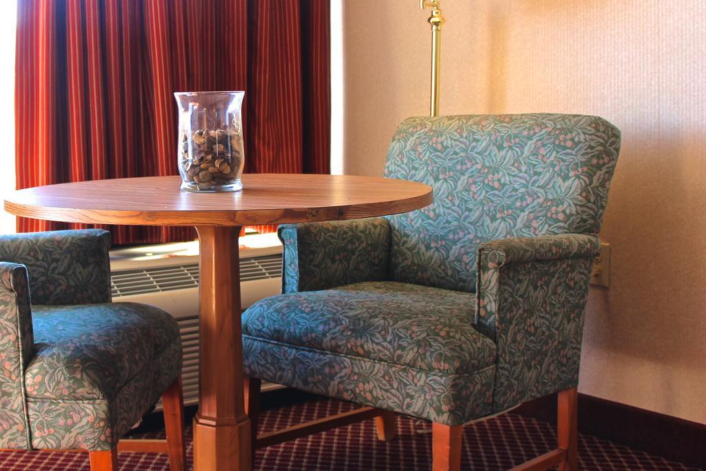 Regency Inn Richmond Dumbarton Екстер'єр фото