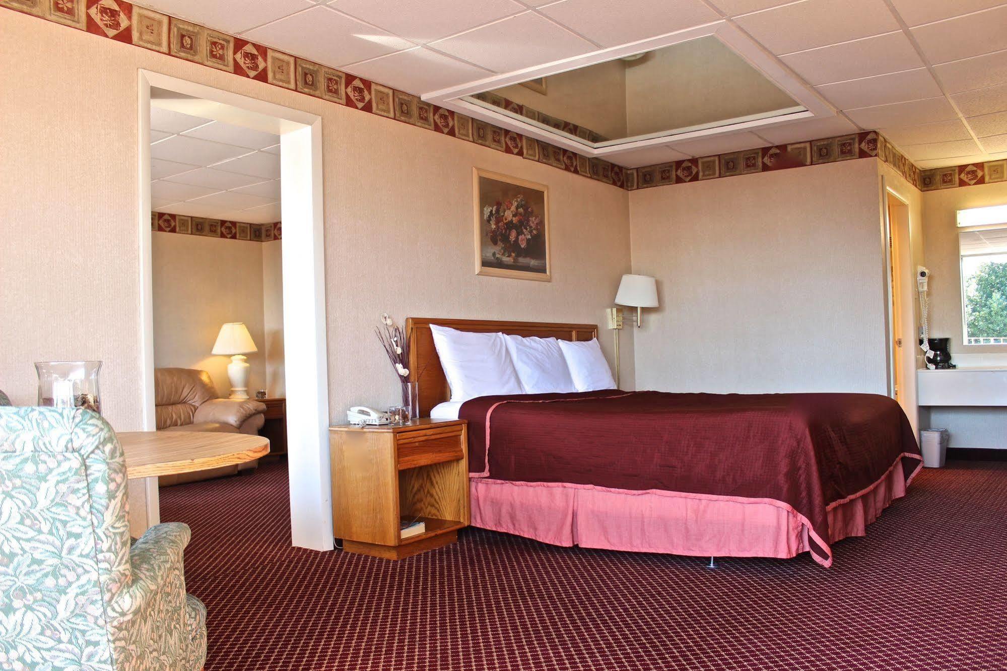 Regency Inn Richmond Dumbarton Екстер'єр фото