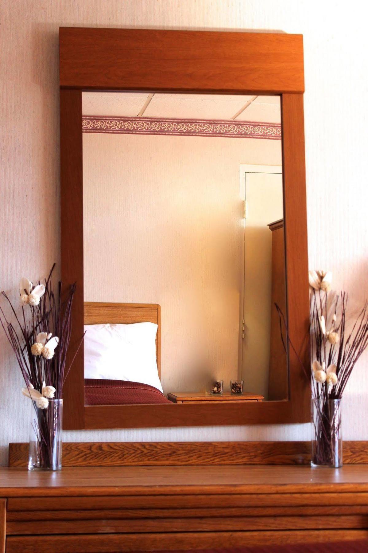 Regency Inn Richmond Dumbarton Екстер'єр фото
