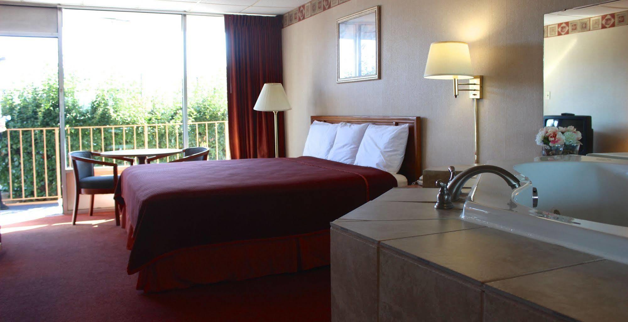 Regency Inn Richmond Dumbarton Екстер'єр фото